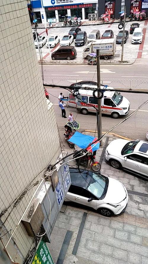 吃瓜车祸网红,网红现场直播引发热议