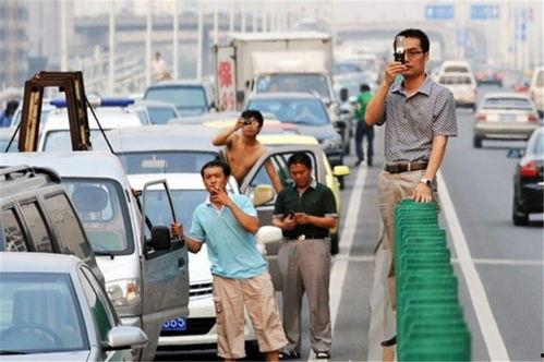 吃瓜群众翻车现场直播,直播意外成焦点