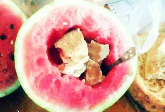 吃新疆瓜和馕,舌尖上的西域风情