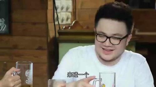 吃瓜看路人吵架,围观路人争吵的趣味瞬间