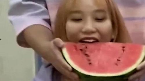 吃瓜爆棚,揭秘娱乐圈热点事件背后的真相