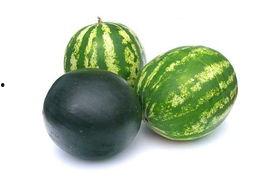 绍兴大汉吃瓜事件,一场网络热议的街头奇观