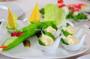 女子吃葫芦瓜,女子独享的清新美味探索