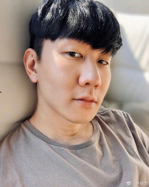 林俊杰吃瓜直播,揭秘娱乐圈幕后故事