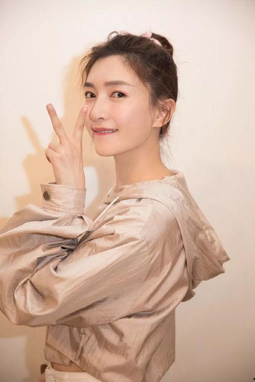 白鹿呵呵吃瓜图片,揭秘娱乐圈幕后真相