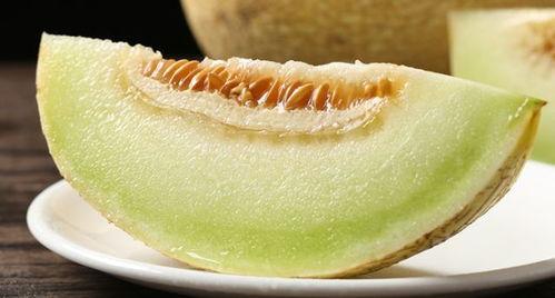 梦到吃含蜜瓜,揭秘梦到吃蜜瓜的深层寓意